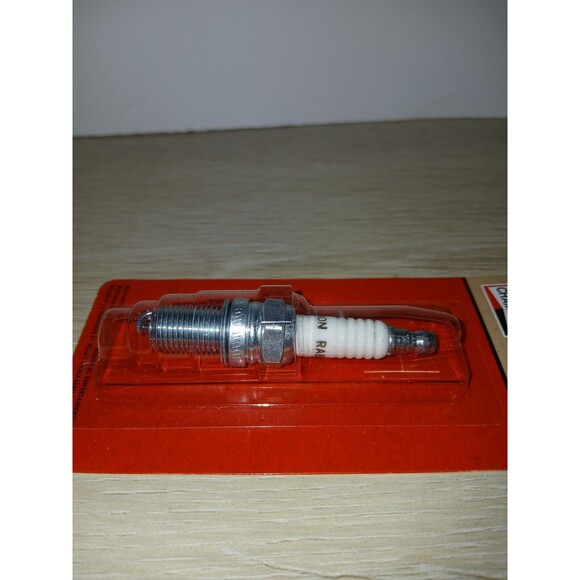 Set Of 8 Champion Spark Plugs 810 RA8HC Single Units 2017 Federal Mogul - Picture 5 of 16